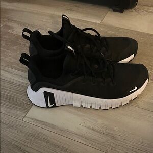 Nike Dual-Tone Black and White Trainers